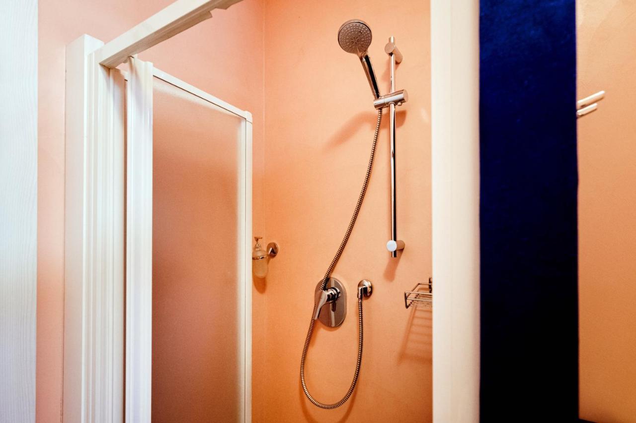 Blue Loft - The House Of Travelers Appartement Como Buitenkant foto